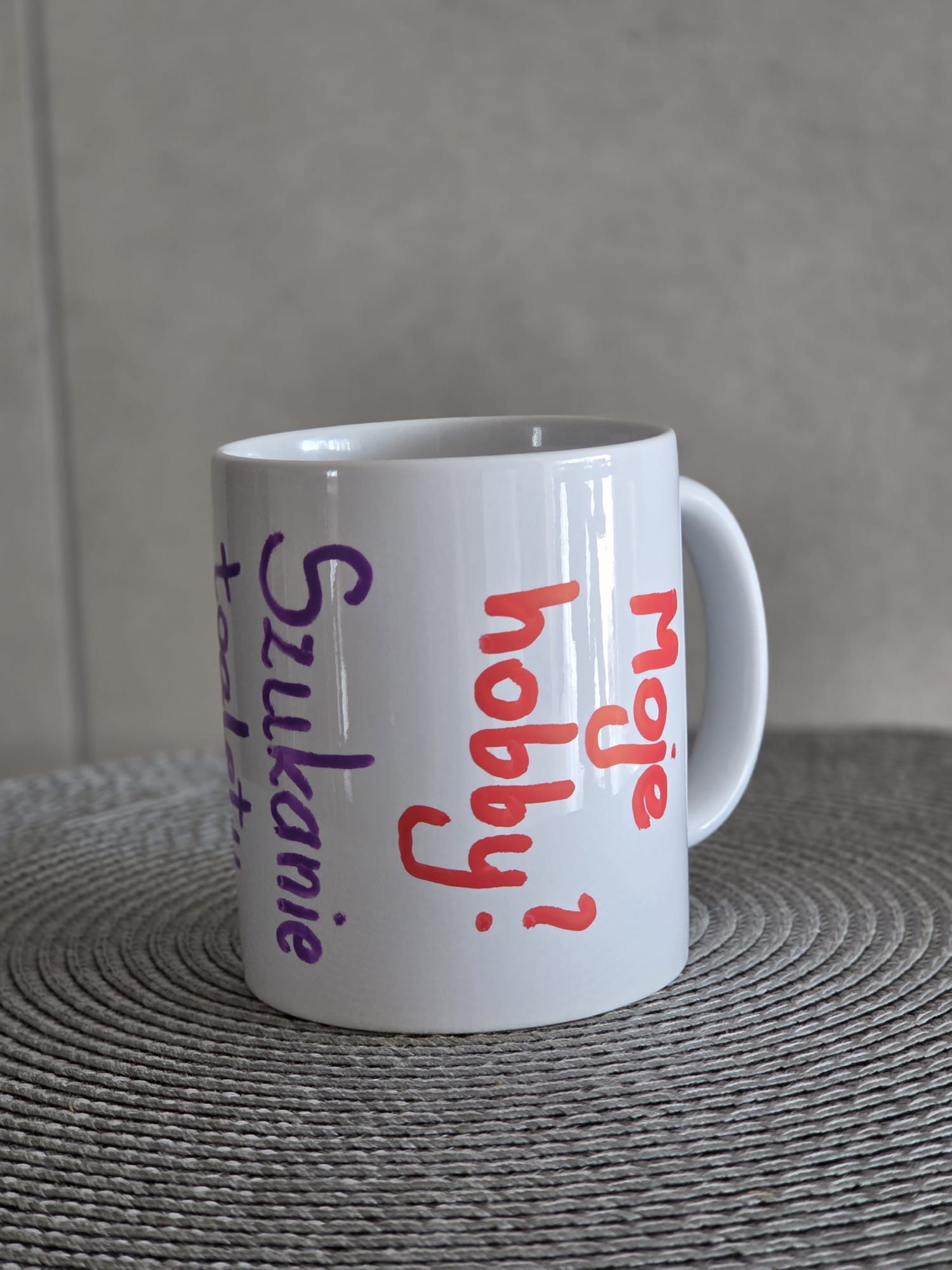 Kubek 2 - „Moje hobby – szukanie toalety o 22.”